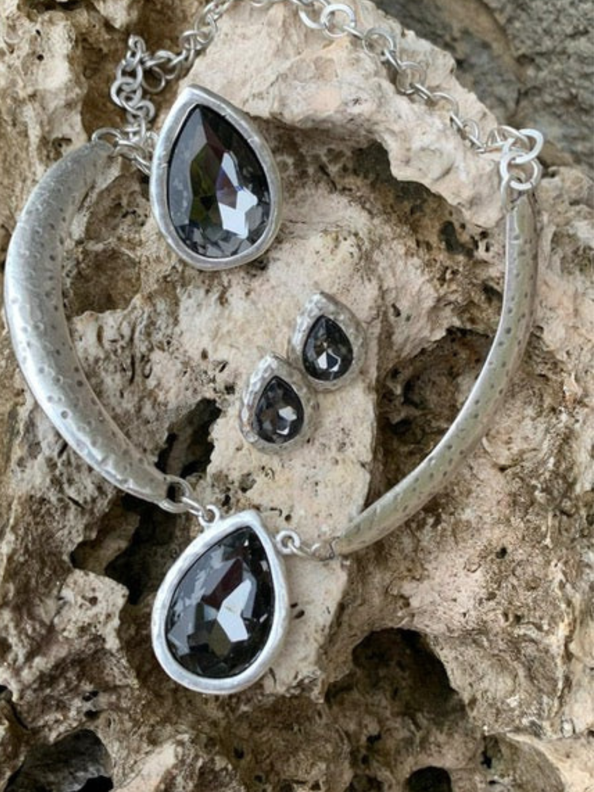 Necklace - Silver plated with crystal stone