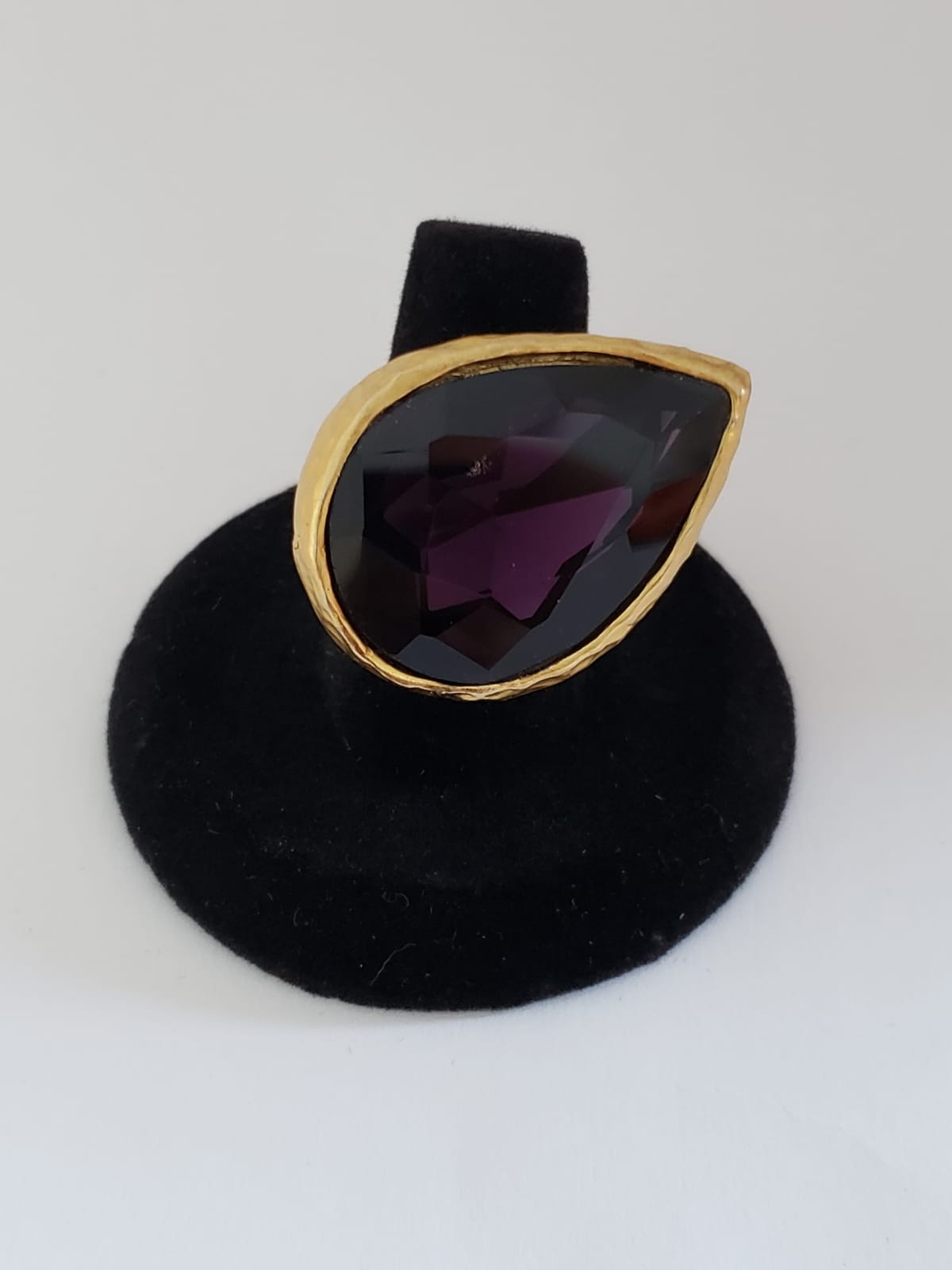 Ring - Zamak gold plated with crystal stone. Size 8
