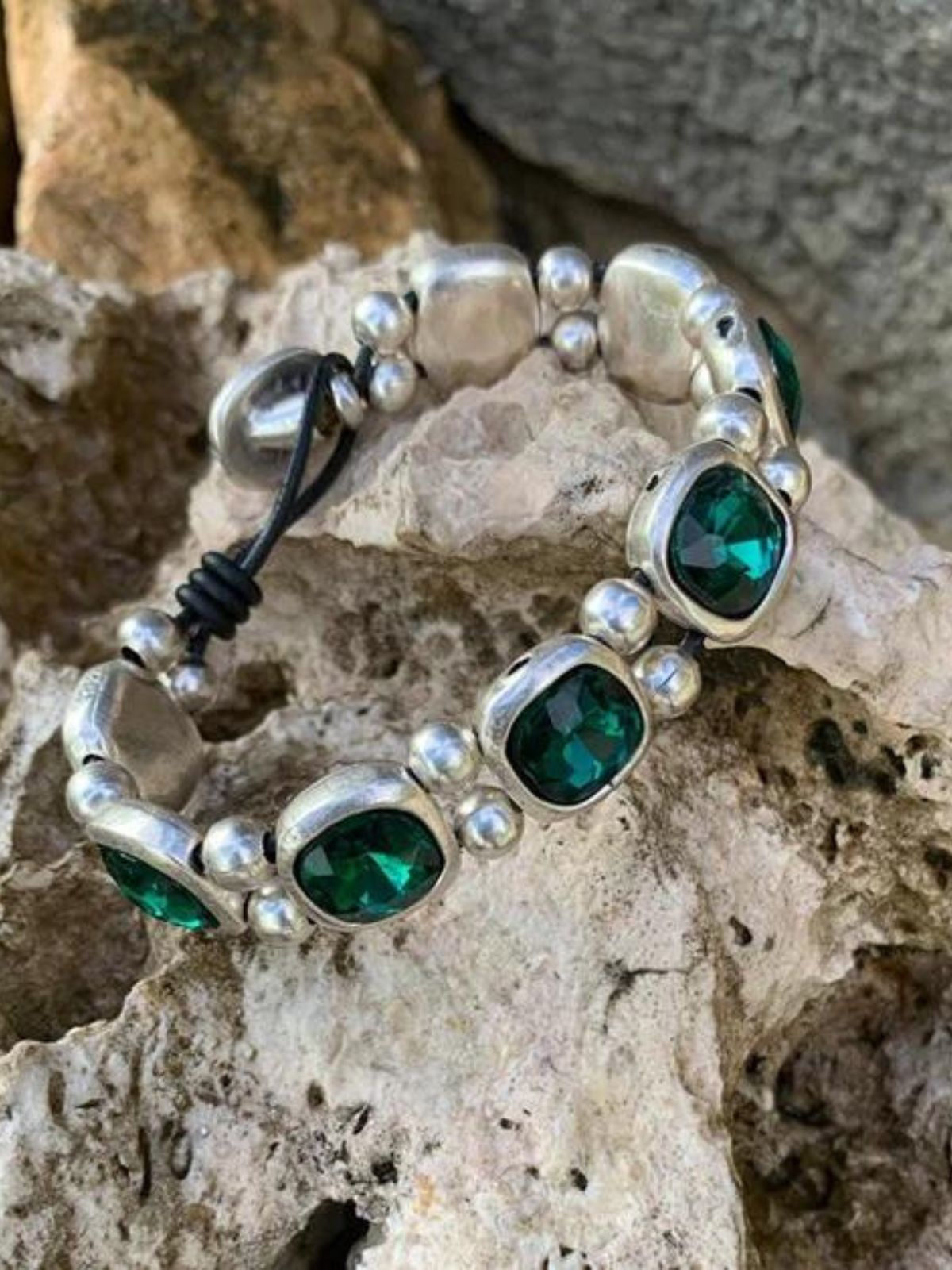 Bracelet - Zamak bracelet with Emerald crystals