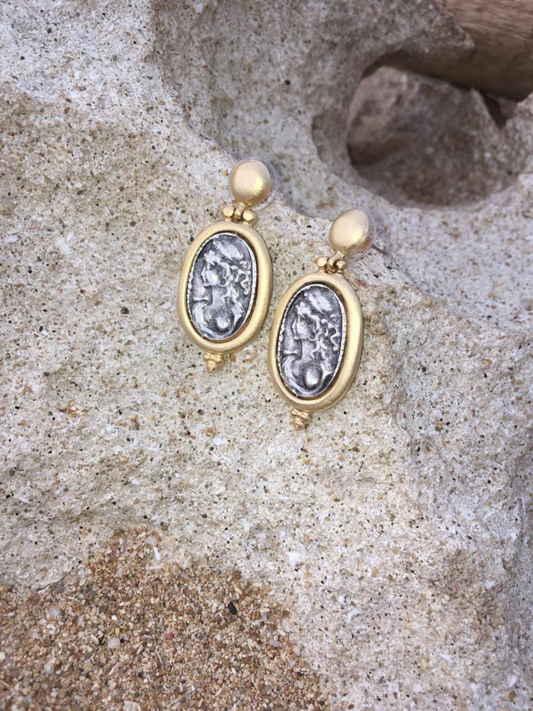 Gold Plated Zamak Earings with Medal